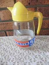 ANCIEN PICHET A EAU VERRE PLASTIQUE "PASTIS 51,PERNOD 45