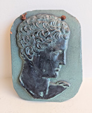 Beau Médaillon Grec en Terre Cuite et Argile Patine Bleue Verte  - Tête d'Hermès