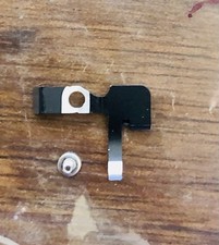 Plaque Métallique + Vis pour Fixation Nappe Connecteur de Batterie iPhone 4