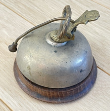 Ancienne Sonnette de table - Main de Fatma , socle en bois