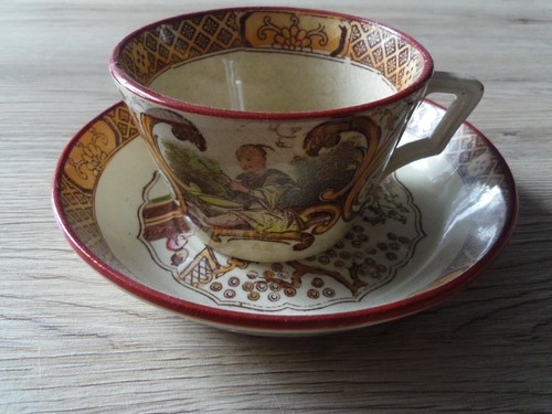Ancienne tasse cafe sous - ancienne,