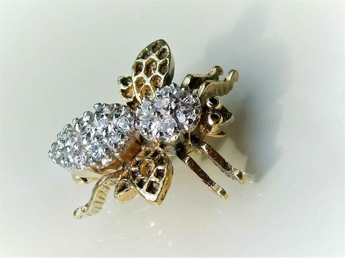 Jolie petite broche - petite, abeille