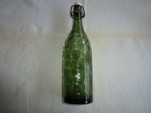 Ancienne bouteille facettes - ancienne, a