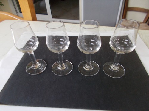 Anciens verres pied - 4, à