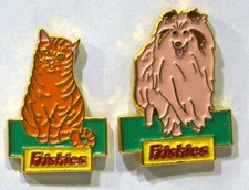 2 Pin's CHIEN CHAT FRISKIES ALIMENTATION ANIMAL