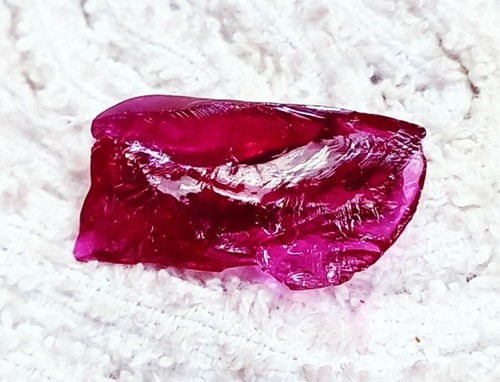 Pierre gemme naturelle rouge - pierre,