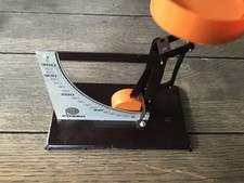 pèse lettre ancien vintage balance poste appareil mesure curiosité orange 