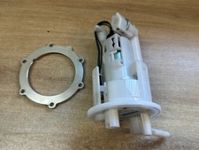 UNE POMPE A ESSENCE MOTO TRIUMPH 660 765 RS STREET TRIPLE S 2020 2021 2022