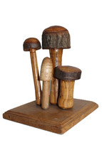 Sculpture de 4 champignons sur