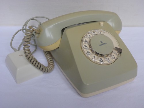 Ancien téléphone avec cadran - téléphone,