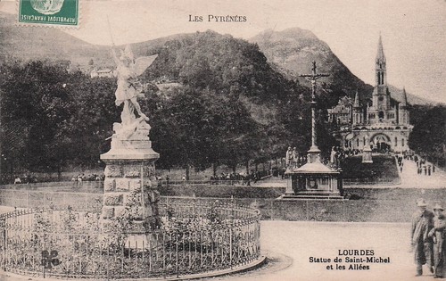 Lourdes statue saint - statue,