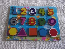 puzzle en bois chiffres et formes   TRES BON ETAT