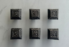 Poignée bouton ornée de