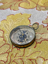 ancienne grosse boussole en