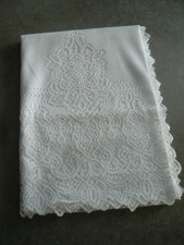 NAPPE DE TABLE AJOURE AFIBEL - 100°/° POLYESTER - Dimensions :  140 x180 cm -