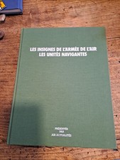 Livre Les Insignes De L'armee