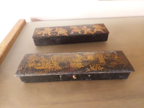 Deux plumiers carton - deux,