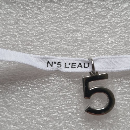 Chanel pendentif avec ruban - chanel,