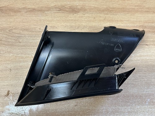 Une grille prise air cache - grille,