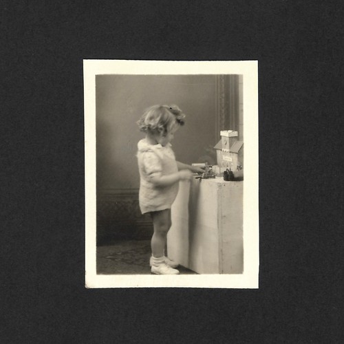 Enfant joue maison poupée - maison, de