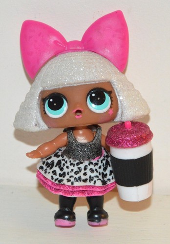 Petite poupée figurine - petite,