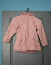 Un manteau à capuche amobible