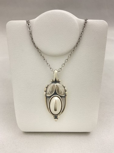 Authentique collier pendentif