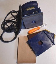 Petite ponceuse vibrante 3 plateaux 