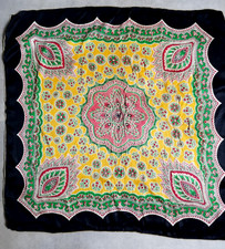 Ancien foulard  Soie 90 x 88