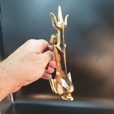 Bel heurtoir de porte en Bronze doré ou laiton massif Dauphin Malte Milieu XXe