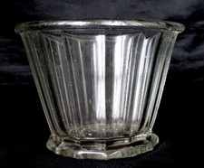 Ancien pot conique  piedouche