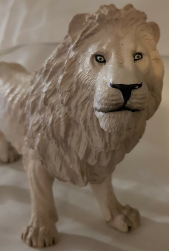 Grand lion blanc - ,, figurine
