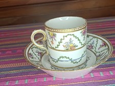 SEVRES - 1774 - Tasse et sous tasse en porcelaine dure, Buteux et Vincent jeune.