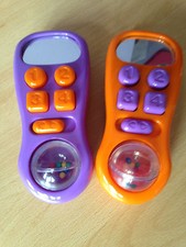 2 téléphones à jeux pour