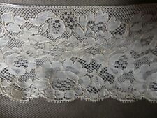 Petit rouleau de Dentelle Calais ? ancienne  (surplis, nappe d'autel) église