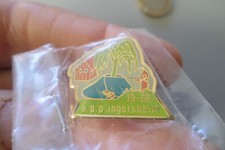 Pin S broche Badge peche etang maison chalet APP INGERSHEIM Alsace 68 pecheur