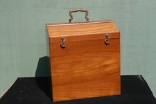 boite coffret en merisier  pour transport de coiffes anciennes vers 1900. **