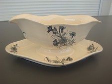 Ancienne saucière sur dormant