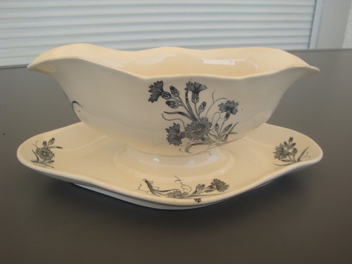 Ancienne saucière sur dormant