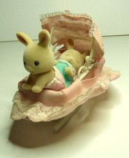 Sylvanian Families jumeaux lapins crèmes et leur berceau