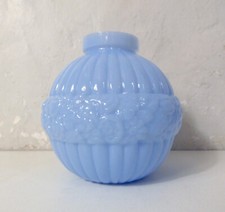 ancien vase boule en opaline bleue Art Déco 1920-1930