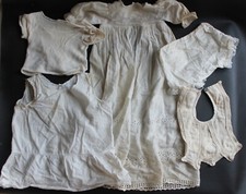 Ancien bavoir fond de robe