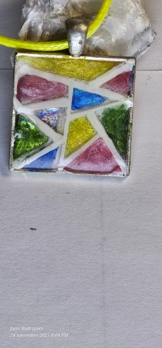 Collier pendentif triangulaire - collier,pendentif,