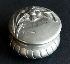 Boîte en étain, décor