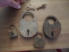 Lot d'Anciens Cadenas avec et
