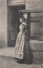 71 Une maconnaise 98109