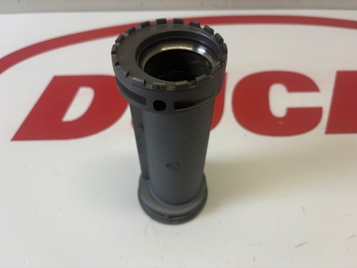Embout inférieur tube