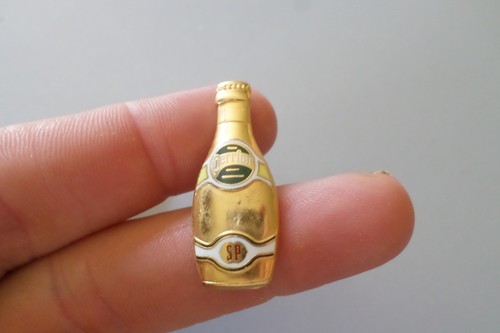 Pin broche insigne perrier - pin,