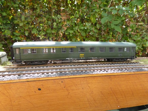Voiture voyageur est - voiture,
