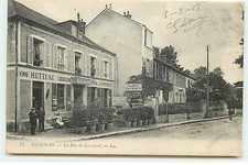 NEMOURS - La Rue de Larchant - Caf� de la Rotonde - Maison Hutteau - ST141 - 185